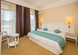 Отель Amber Hotel Баку Улучшенный двухместный номер с 1 кроватью-3