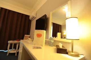 Отель Amber Hotel Баку Улучшенный двухместный номер с 1 кроватью-12
